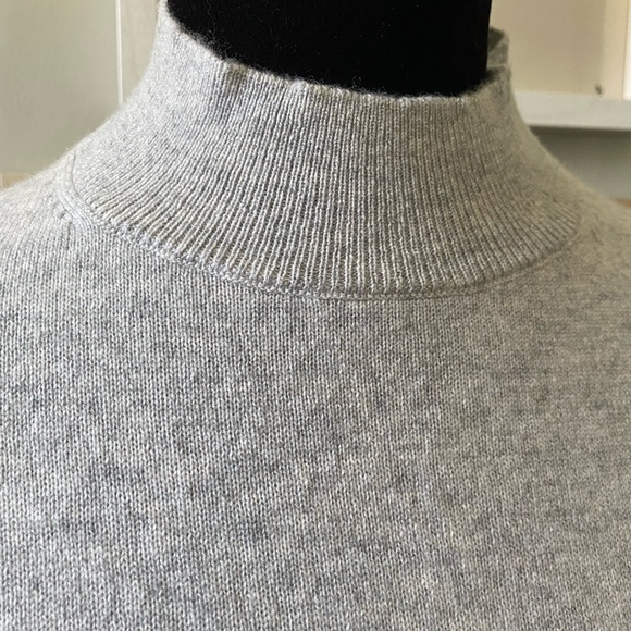 LAFAYETTE 148 NEW YORK
Cashmere Mock-Neck Sweater with Metallic Contrast… - Picture 10 of 17